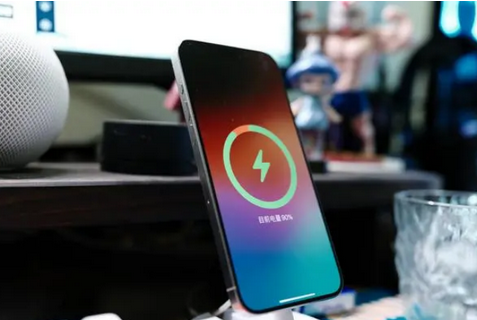 蒙城苹果15换屏服务分享用什么充电器给iPhone15充电更好 